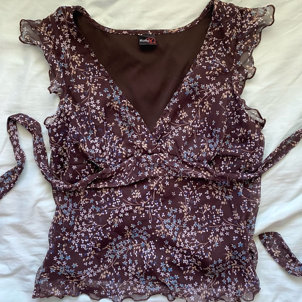 y2k brown floral flowy ruffle top
